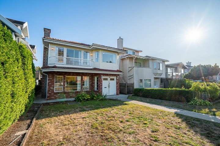 Photo 3 at 2692 E 46th Avenue, Killarney VE, Vancouver East