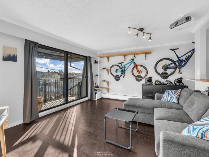 Photo 2 at 306 - 2222 Cambridge Street, Hastings, Vancouver East