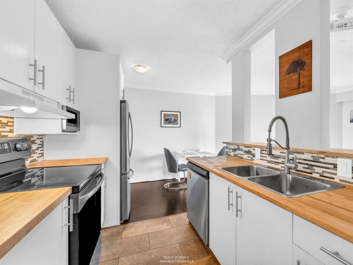Photo 9 at 306 - 2222 Cambridge Street, Hastings, Vancouver East