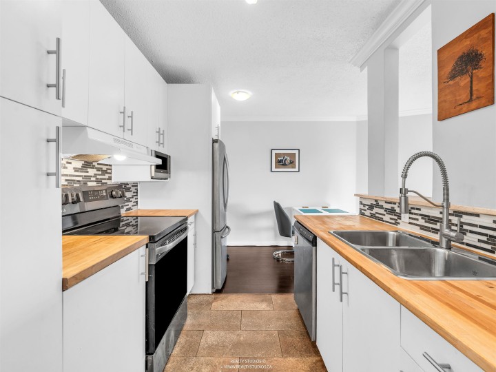 Photo 8 at 306 - 2222 Cambridge Street, Hastings, Vancouver East