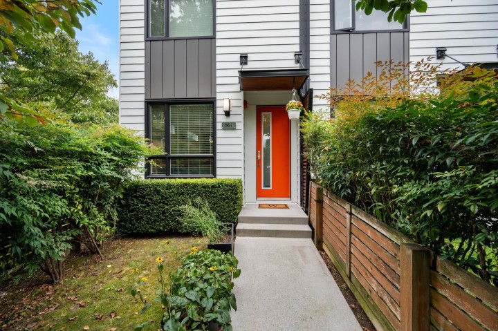 Photo 2 at 501 E 44th Avenue, Fraser VE, Vancouver East