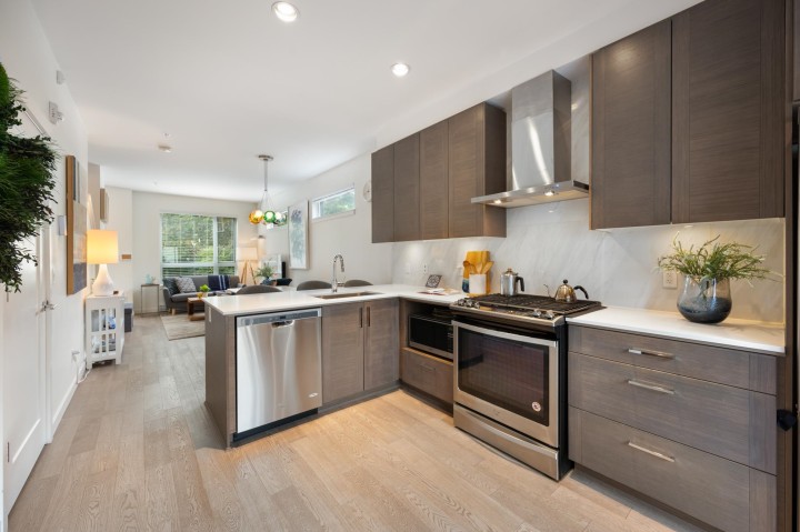 Photo 16 at 501 E 44th Avenue, Fraser VE, Vancouver East