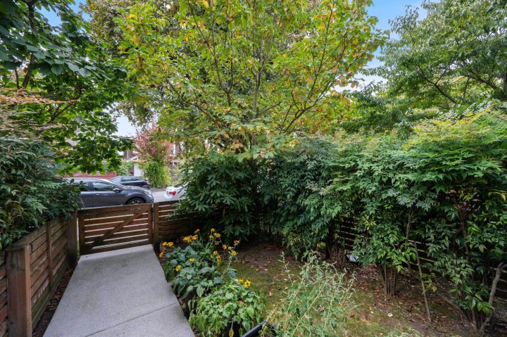 Photo 3 at 501 E 44th Avenue, Fraser VE, Vancouver East
