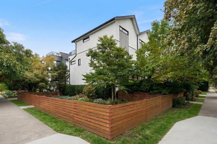 Photo 1 at 501 E 44th Avenue, Fraser VE, Vancouver East