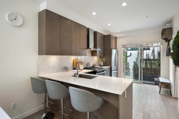 Photo 10 at 501 E 44th Avenue, Fraser VE, Vancouver East