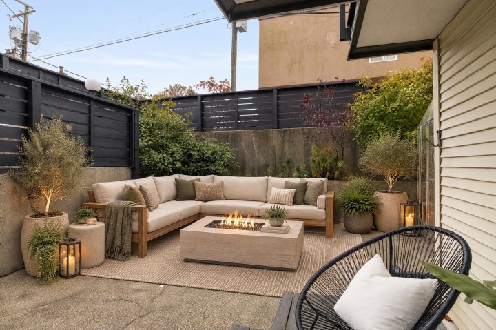 Photo 2 at 106 - 33 N Templeton Drive, Hastings, Vancouver East