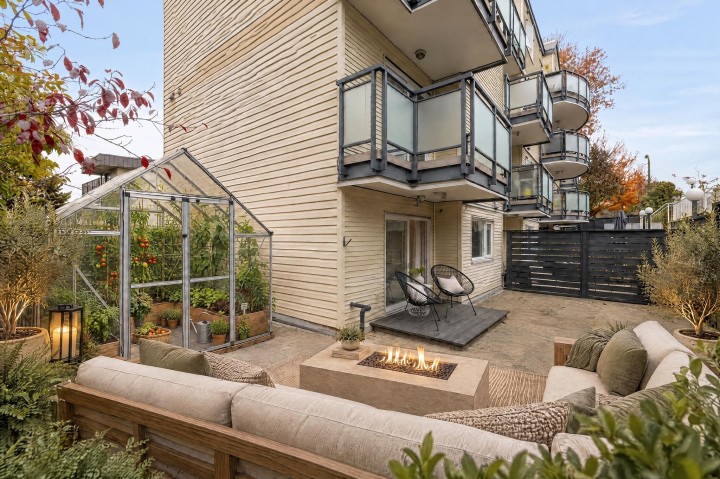 Photo 3 at 106 - 33 N Templeton Drive, Hastings, Vancouver East