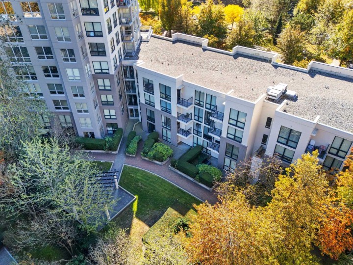 Photo 23 at 220 - 3663 Crowley Drive, Collingwood VE, Vancouver East