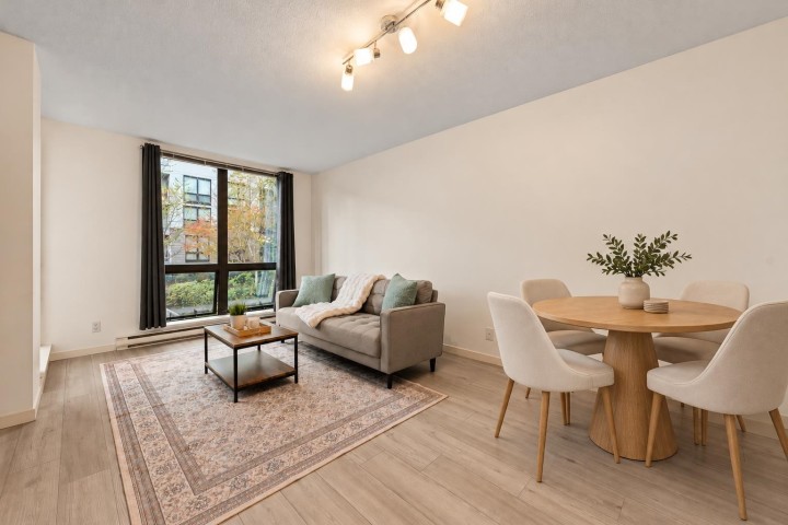 Photo 2 at 220 - 3663 Crowley Drive, Collingwood VE, Vancouver East