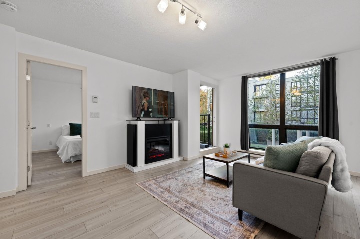Photo 6 at 220 - 3663 Crowley Drive, Collingwood VE, Vancouver East