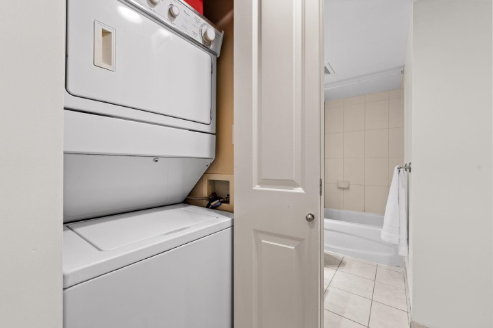 Photo 17 at 220 - 3663 Crowley Drive, Collingwood VE, Vancouver East