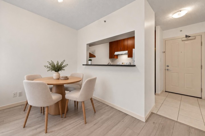 Photo 7 at 220 - 3663 Crowley Drive, Collingwood VE, Vancouver East