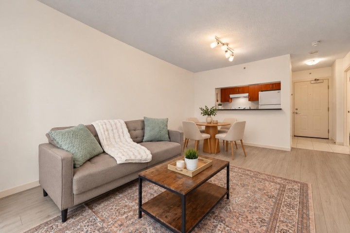 Photo 3 at 220 - 3663 Crowley Drive, Collingwood VE, Vancouver East