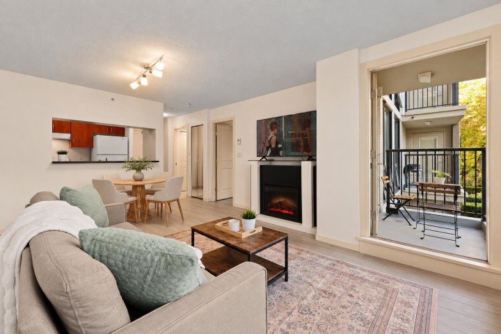 Photo 5 at 220 - 3663 Crowley Drive, Collingwood VE, Vancouver East