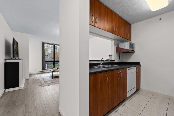 Photo 9 at 220 - 3663 Crowley Drive, Collingwood VE, Vancouver East