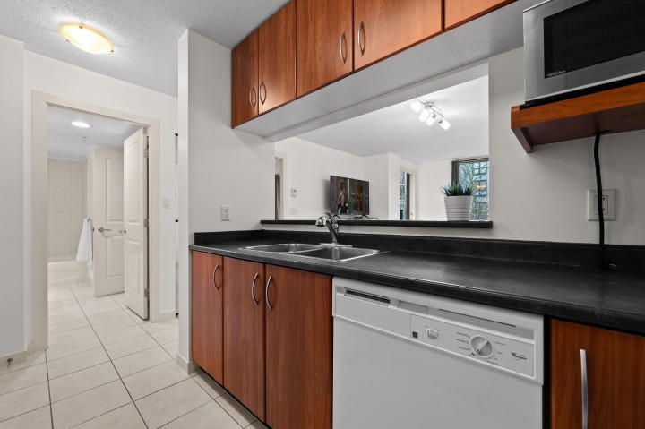 Photo 10 at 220 - 3663 Crowley Drive, Collingwood VE, Vancouver East