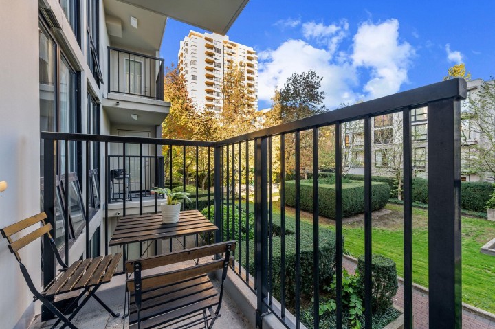 Photo 18 at 220 - 3663 Crowley Drive, Collingwood VE, Vancouver East