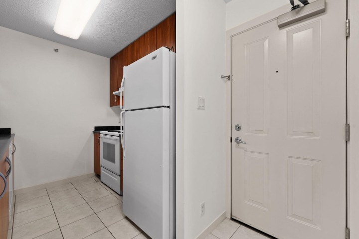Photo 11 at 220 - 3663 Crowley Drive, Collingwood VE, Vancouver East