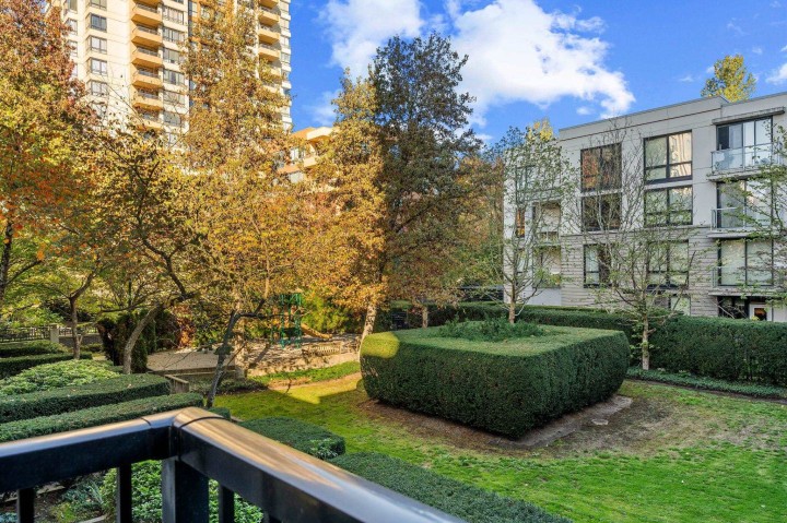 Photo 19 at 220 - 3663 Crowley Drive, Collingwood VE, Vancouver East