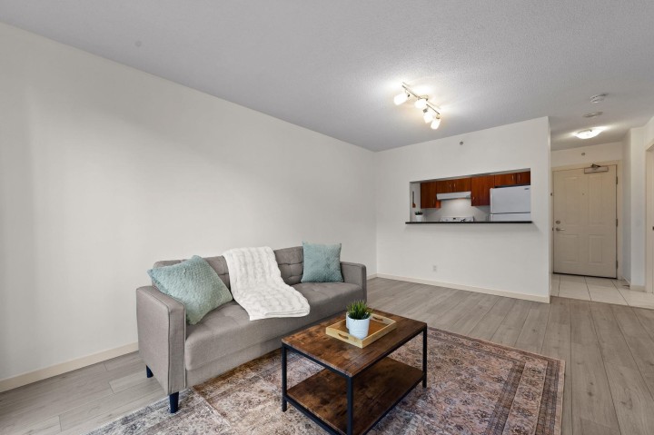 Photo 4 at 220 - 3663 Crowley Drive, Collingwood VE, Vancouver East
