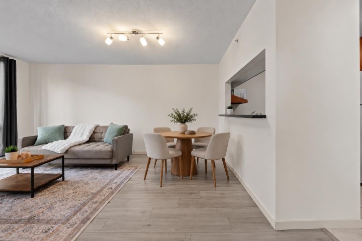 Photo 8 at 220 - 3663 Crowley Drive, Collingwood VE, Vancouver East