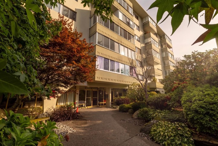 Photo 32 at 701 - 1425 Esquimalt Avenue, Ambleside, West Vancouver