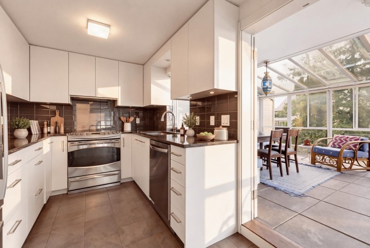 Photo 9 at 701 - 1425 Esquimalt Avenue, Ambleside, West Vancouver