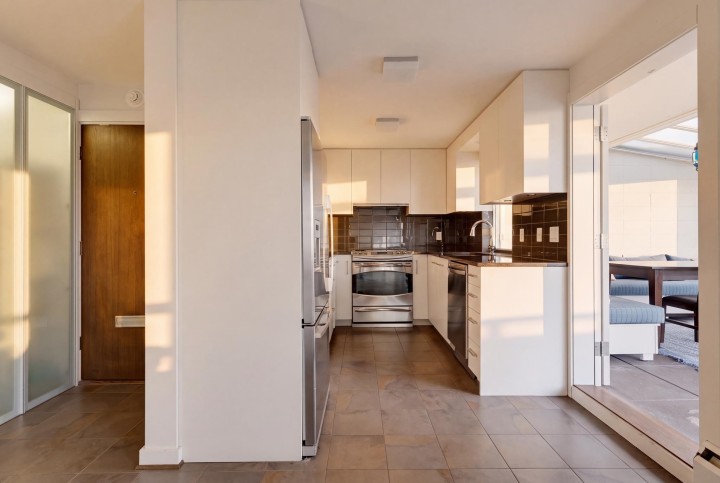 Photo 30 at 701 - 1425 Esquimalt Avenue, Ambleside, West Vancouver