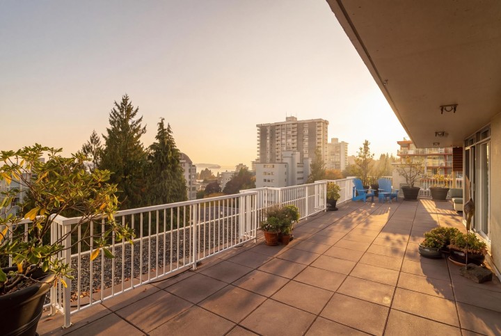 Photo 14 at 701 - 1425 Esquimalt Avenue, Ambleside, West Vancouver