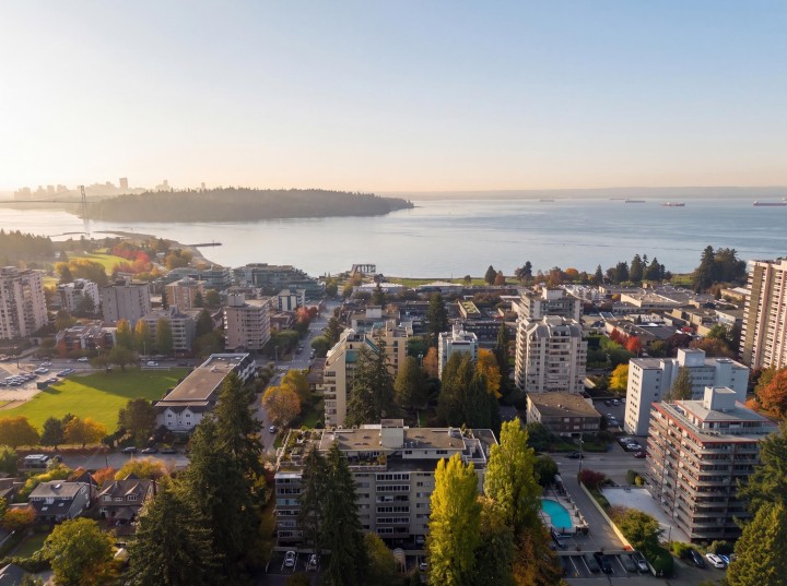 Photo 40 at 701 - 1425 Esquimalt Avenue, Ambleside, West Vancouver