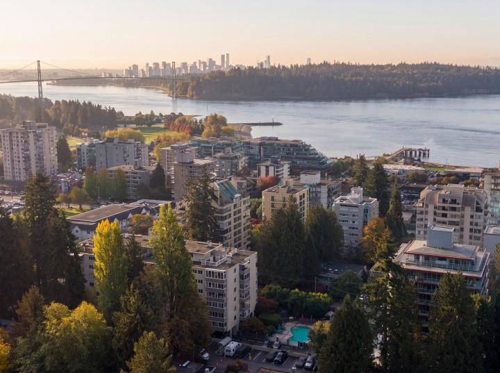 Photo 39 at 701 - 1425 Esquimalt Avenue, Ambleside, West Vancouver