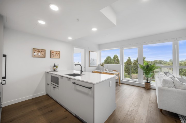 Photo 4 at 602 - 8030 Oak Street, Marpole, Vancouver West