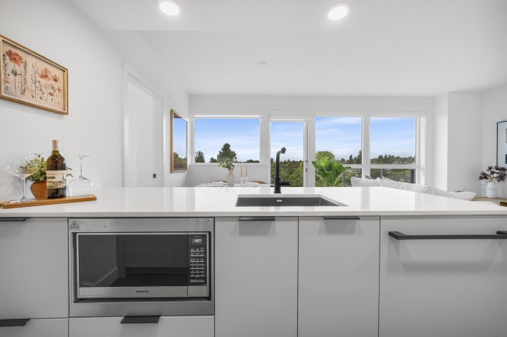 Photo 8 at 602 - 8030 Oak Street, Marpole, Vancouver West