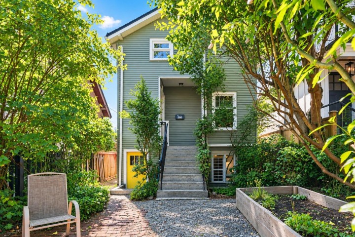 Photo 1 at 2764 Dundas Street, Hastings Sunrise, Vancouver East