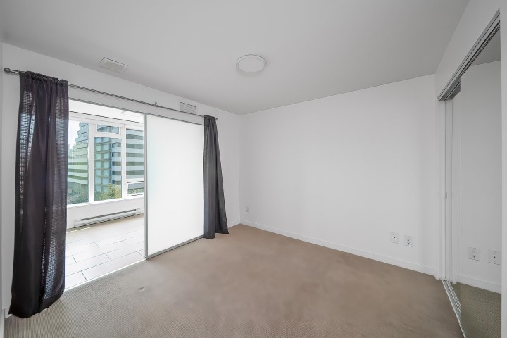 Photo 10 at 915 - 5665 Boundary Road, Collingwood VE, Vancouver East