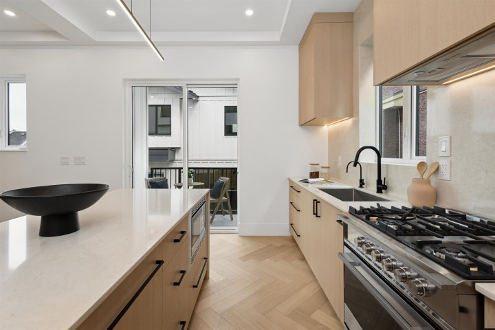 Photo 15 at 1 - 3637 E 46th Avenue, Killarney VE, Vancouver East