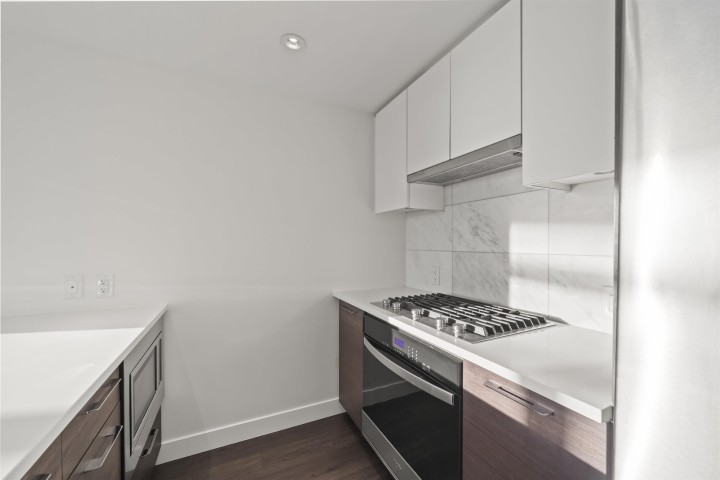 Photo 4 at 717 - 3557 Sawmill Crescent, South Marine, Vancouver East
