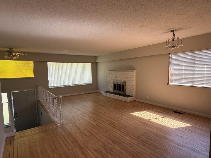 Photo 2 at 3466 E 2nd Avenue, Renfrew VE, Vancouver East