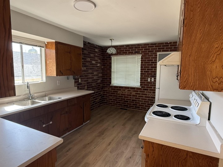 Photo 4 at 3466 E 2nd Avenue, Renfrew VE, Vancouver East