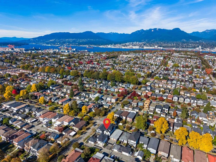Photo 27 at 2 - 2710 Kitchener Street, Renfrew VE, Vancouver East