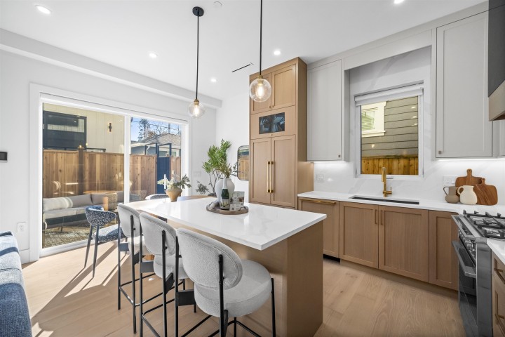 Photo 6 at 2 - 2710 Kitchener Street, Renfrew VE, Vancouver East