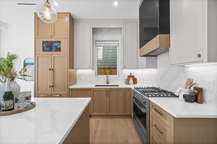 Photo 7 at 2 - 2710 Kitchener Street, Renfrew VE, Vancouver East