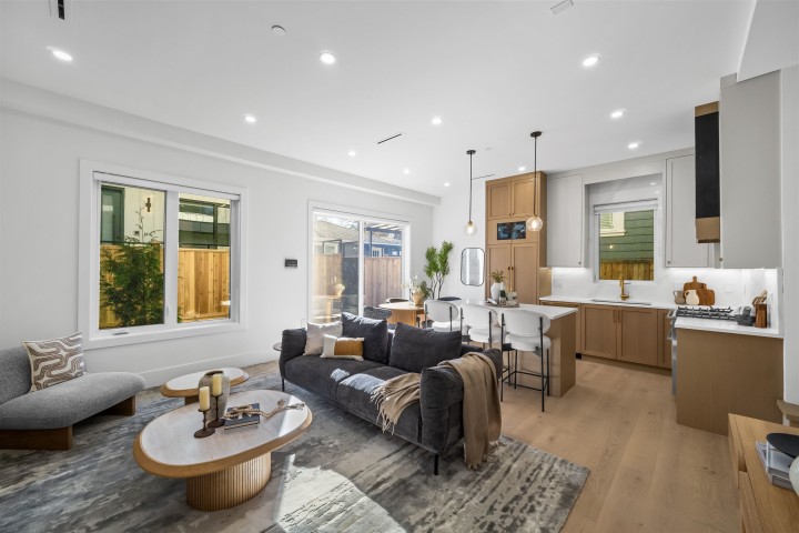 Photo 1 at 2 - 2710 Kitchener Street, Renfrew VE, Vancouver East