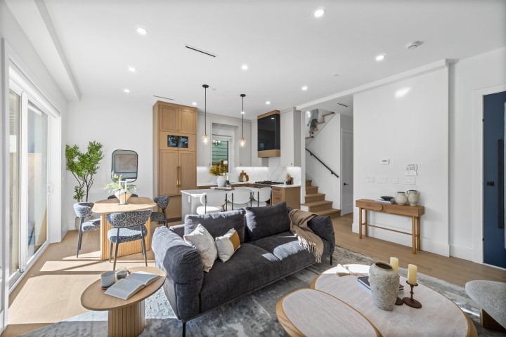 Photo 5 at 2 - 2710 Kitchener Street, Renfrew VE, Vancouver East
