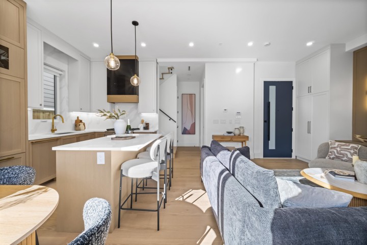 Photo 9 at 2 - 2710 Kitchener Street, Renfrew VE, Vancouver East