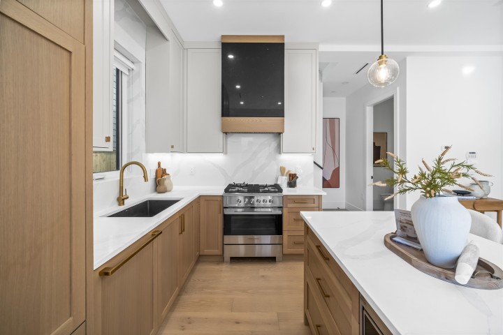 Photo 8 at 2 - 2710 Kitchener Street, Renfrew VE, Vancouver East