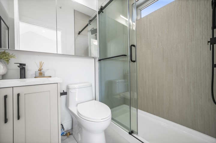 Photo 21 at 2 - 2710 Kitchener Street, Renfrew VE, Vancouver East