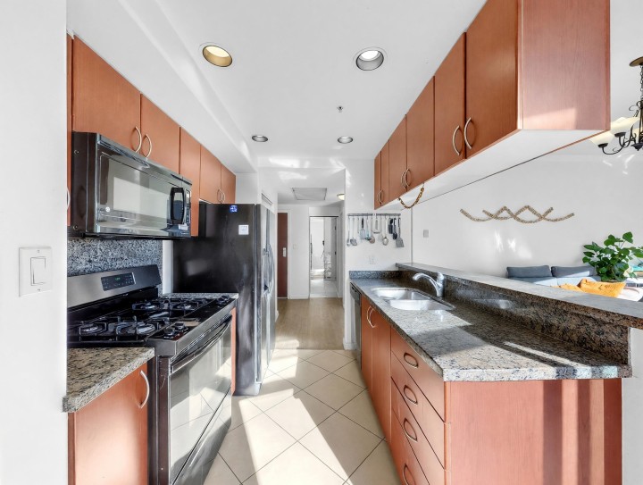 Photo 10 at 3803 - 1111 W Pender Street, Coal Harbour, Vancouver West