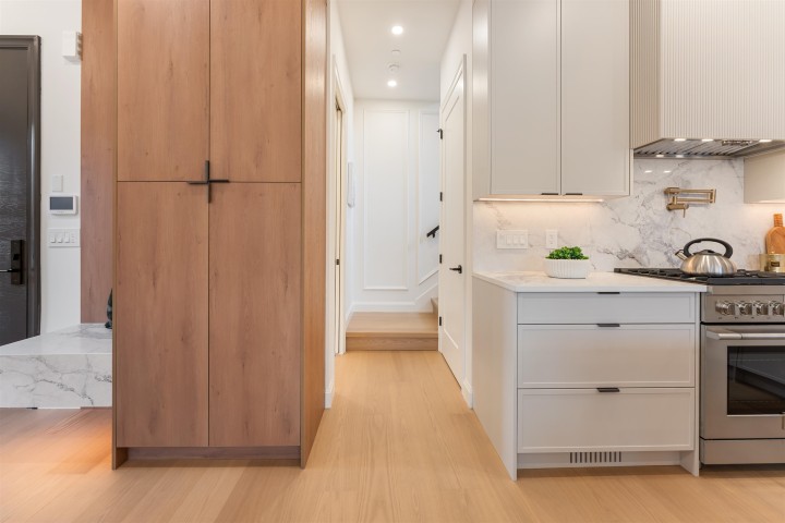 Photo 11 at 2 - 2256 E Pender Street, Hastings, Vancouver East
