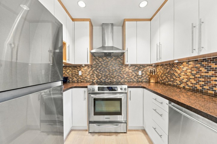 Photo 14 at 2240 York Avenue, Kitsilano, Vancouver West
